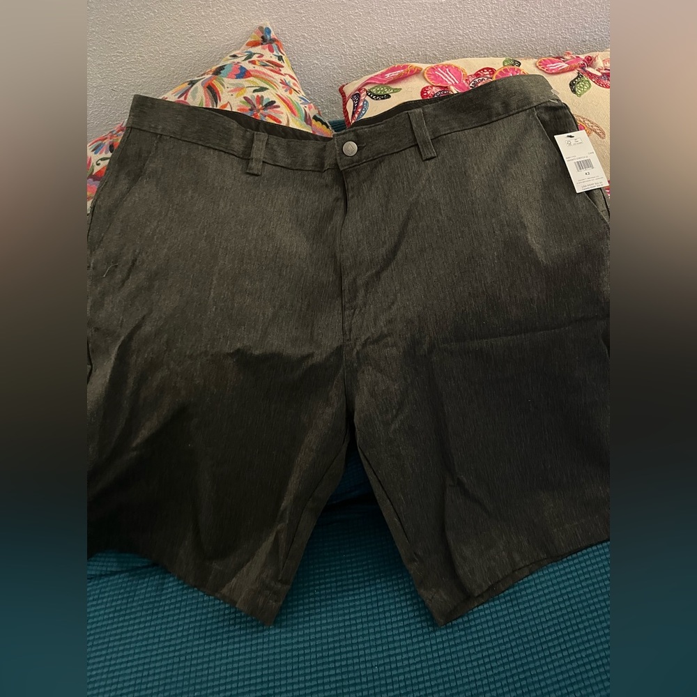 Volcom size 42 shorts NWT grey black
